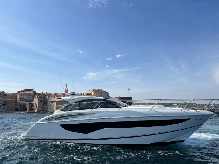 Louer Bateau à moteur avec ou sans skipper Princess à Port des Marines de Cogolin