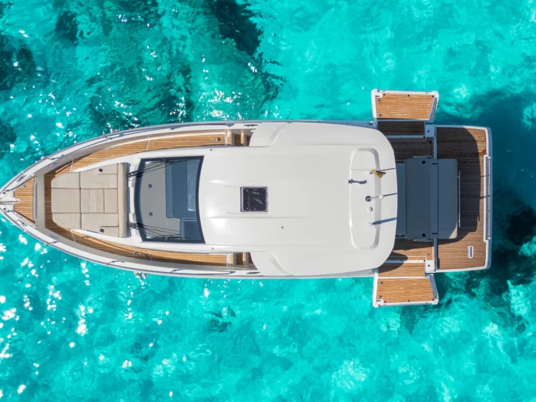Location Bateau à moteur Jeanneau avec permis