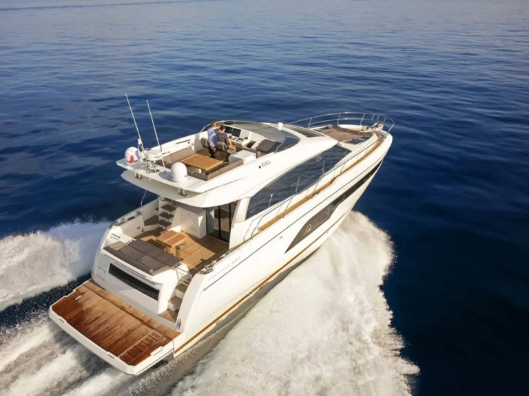 Prestige 630 a louer à Port des Marines de Cogolin