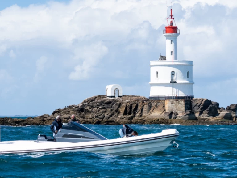 Location bateau Lomac 10.5 Gran Turismo  à La Trinité-sur-Mer sur Samboat