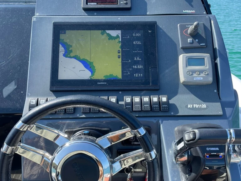 Location Semi-rigide Lomac avec permis