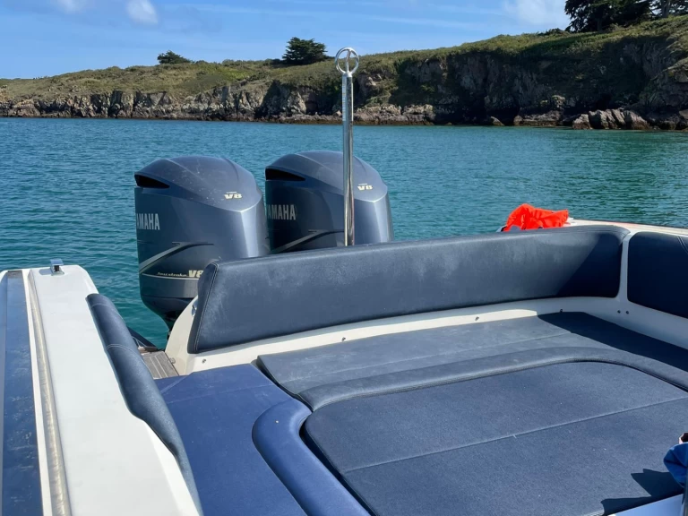 Lomac 10.5 Gran Turismo  a louer à La Trinité-sur-Mer