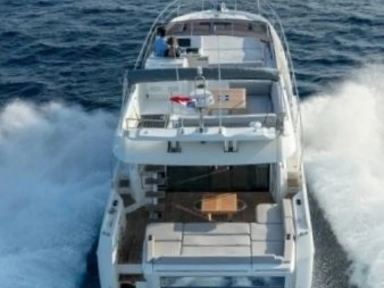 Location à Budva - Jeanneau Prestige 590 sur SamBoat