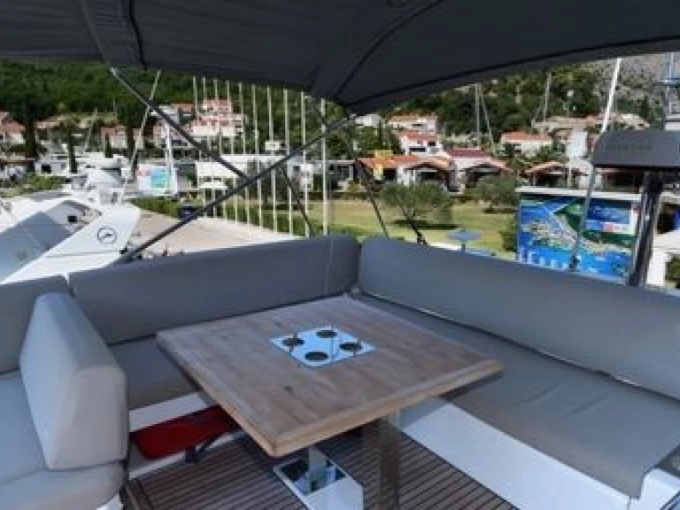 Louez un Jeanneau Prestige 590 à Budva