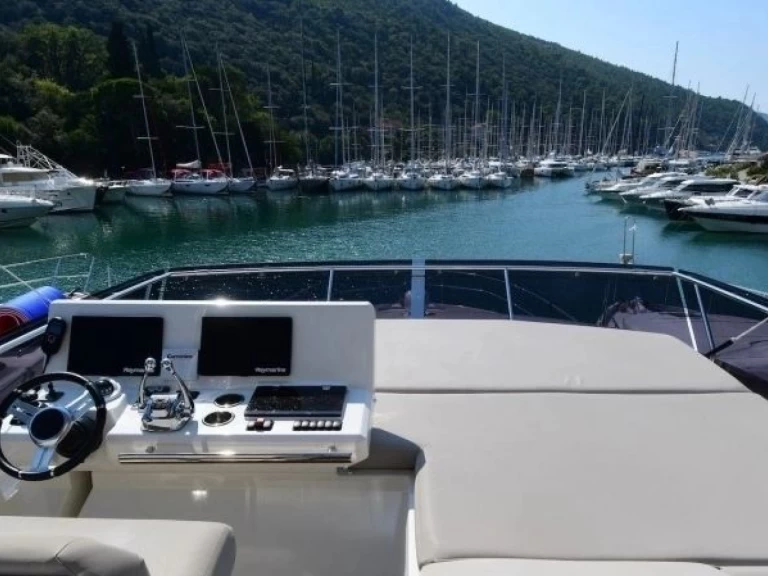 Location bateau Budva pas cher Prestige 590