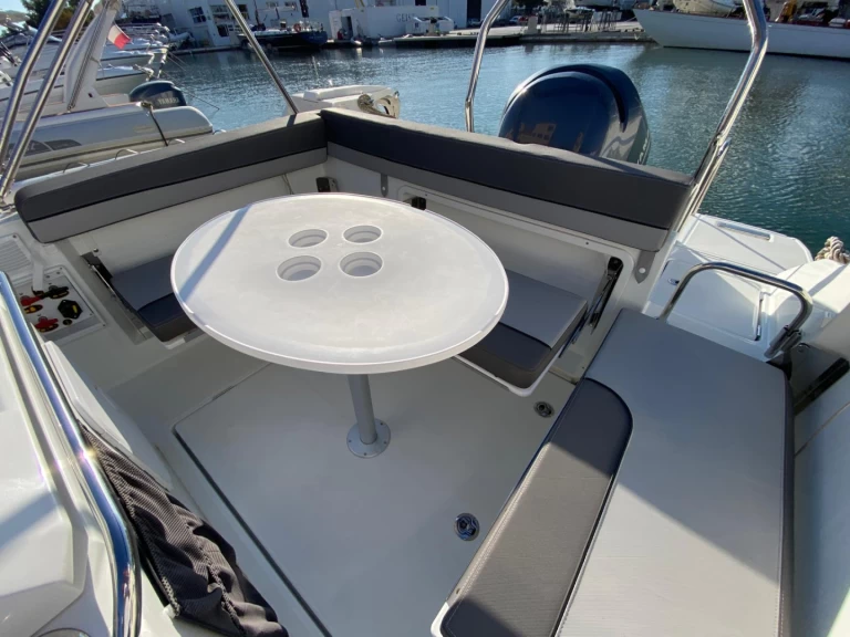 Location Bateau à moteur Jeanneau avec permis
