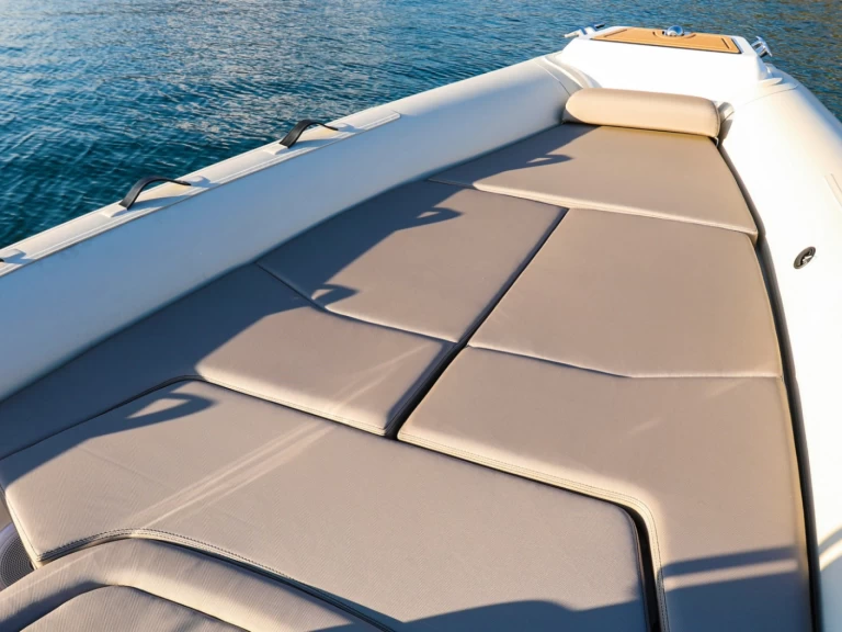 Louez un Lomac Turismo 7.0 à La Trinité-sur-Mer