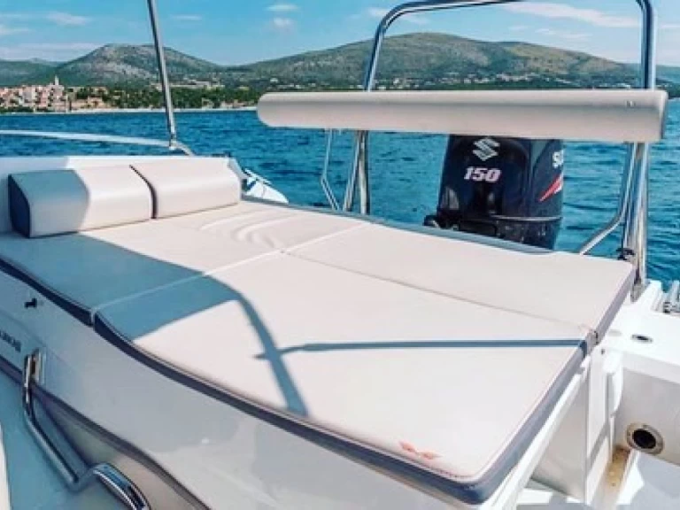 Bateau à moteur à louer à Trogir au meilleur prix