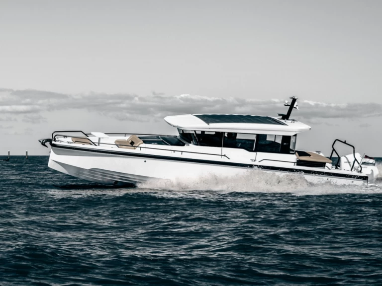 Location bateau La Trinité-sur-Mer pas cher Axopar 37 XC Cross Cabin