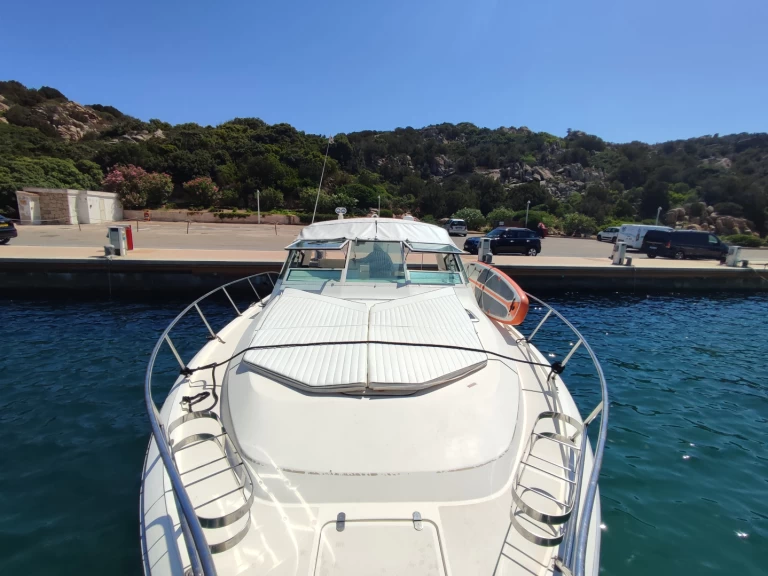 Tiara Open 37 a louer à Porto Rotondo