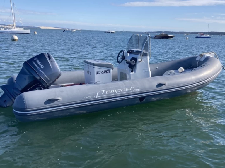 Location Semi-rigide Capelli avec permis