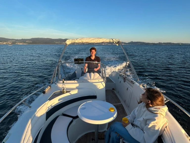 Location bateau Porto Deportivo Sanxenxo pas cher Quicksilver 600 Commander
