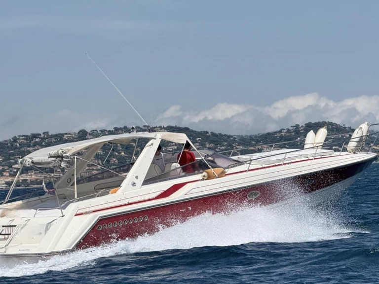 Location bateau Sunseeker Thunderhawk 43 à Saint-Tropez sur Samboat