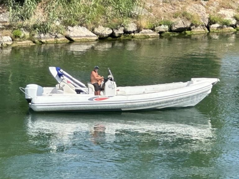 Louer Semi-rigide avec ou sans skipper Selva à Mandelieu-la-Napoule