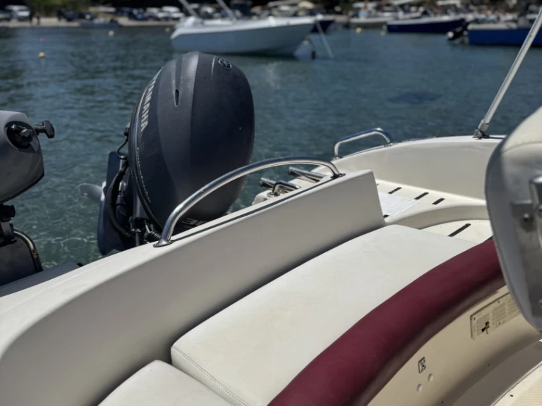 Louez un Ranieri Azzura à Zakynthos