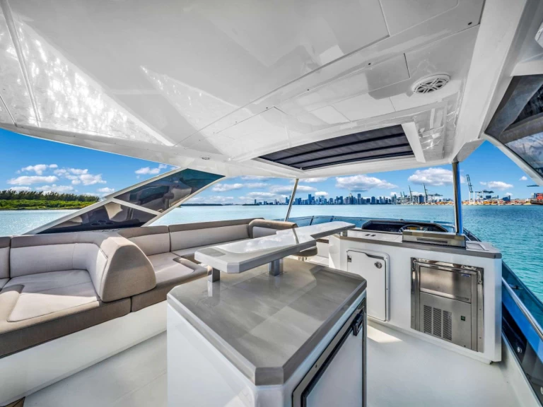 Location bateau Sag Harbor pas cher Optimus Prime