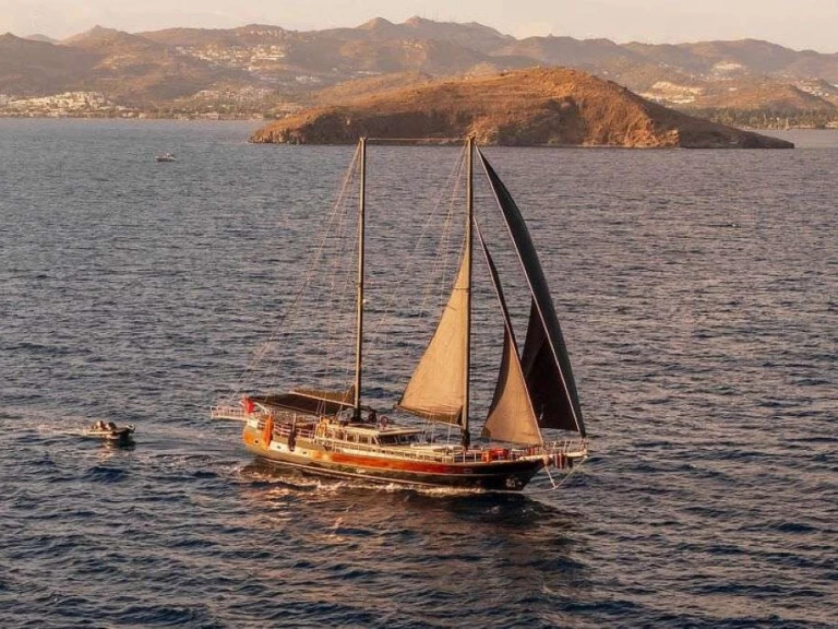 Location Yacht Custom avec permis