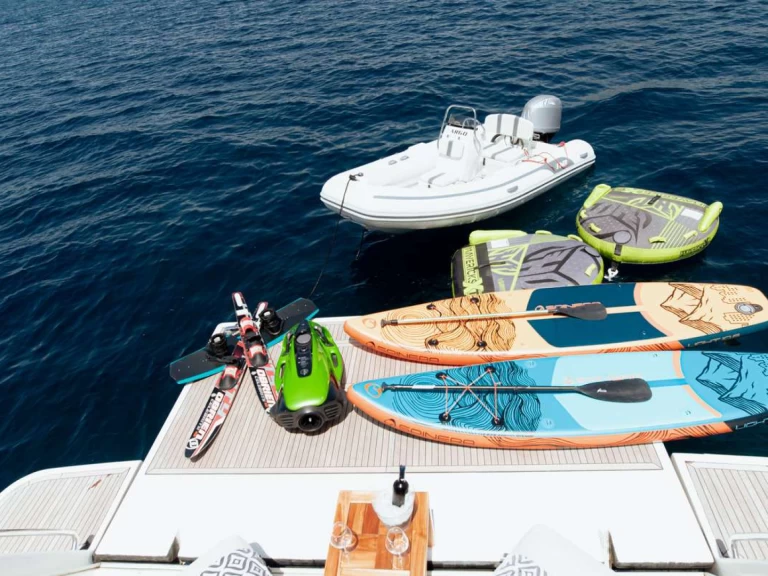 Ferretti ARGO V a louer à Glyfáda