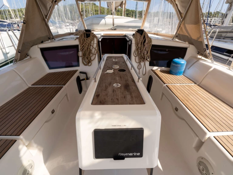 Location à Saint-Mandrier-sur-Mer - Dufour Dufour 430 Grand Large sur SamBoat