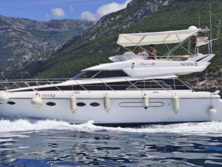 Location Bateau à moteur Dyna avec permis