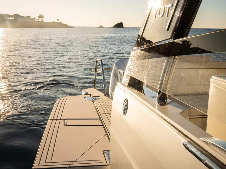 Location Bateau à moteur YOT avec permis