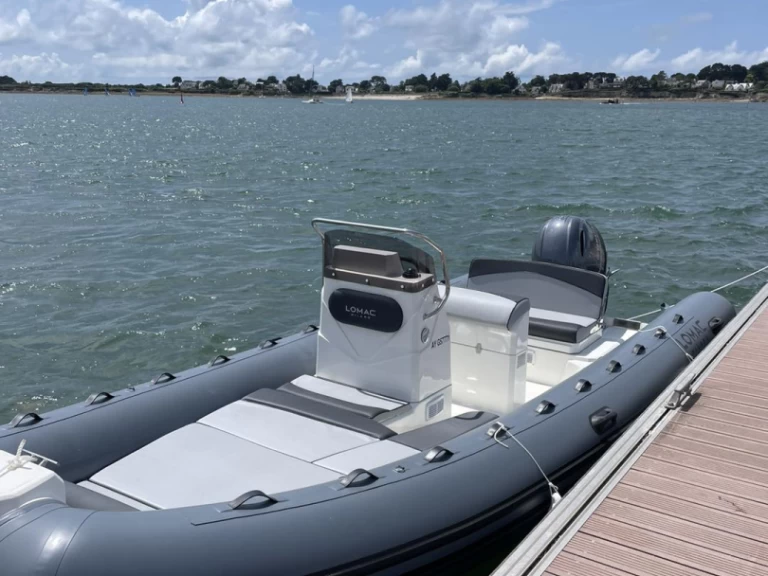 Location Semi-rigide Lomac avec permis