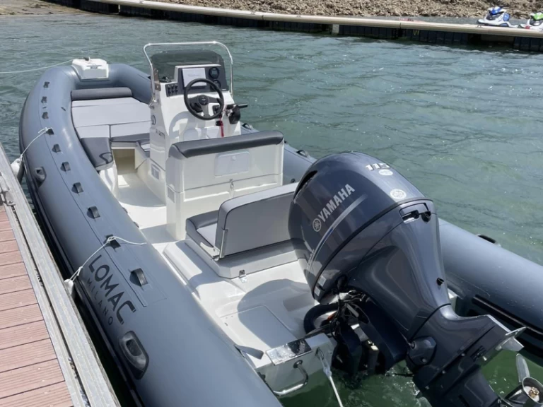 Semi-rigide à louer à La Trinité-sur-Mer au meilleur prix