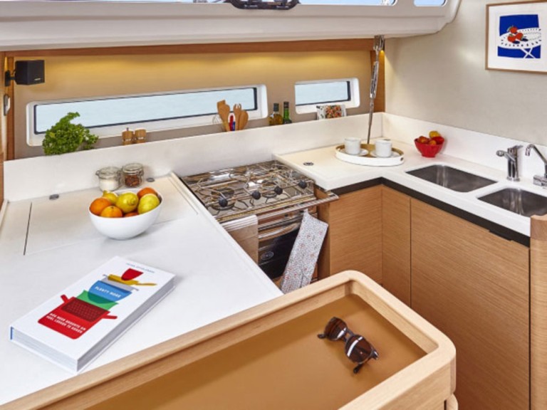 Location bateau Jeanneau Sun Odyssey 440 à Furnari sur Samboat