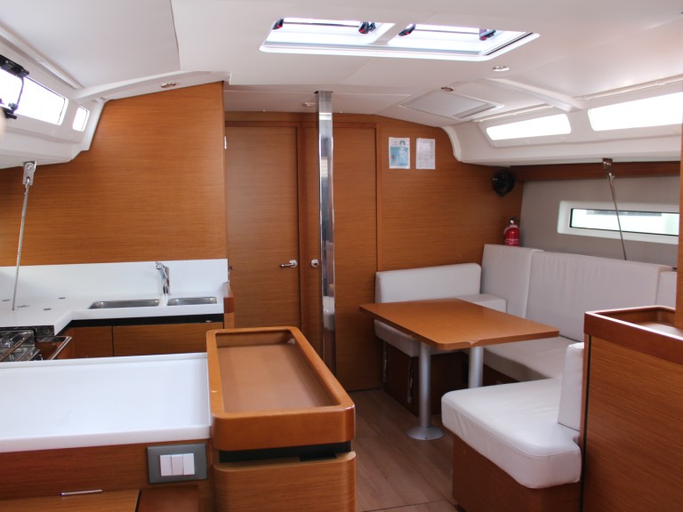 Louez un Jeanneau Sun Odyssey 440 à Saint George