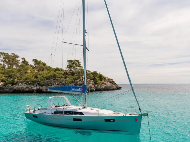 Louez un Bénéteau Oceanis 41.1 à Le Pirée