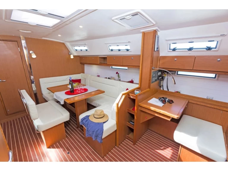 Louer Voilier avec ou sans skipper Bavaria à Nikiána