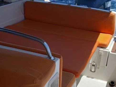 Louer Semi-rigide avec ou sans skipper Capelli à Hyères