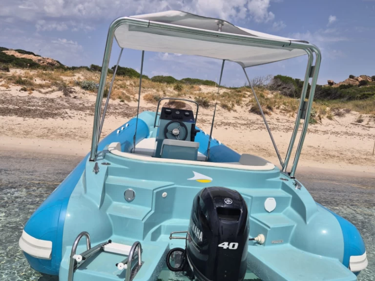 Semi-rigide à louer à Arzachena au meilleur prix