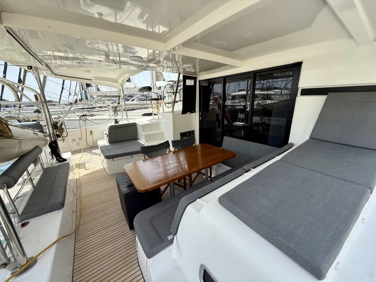 Location bateau Toúrlos pas cher Lagoon 42