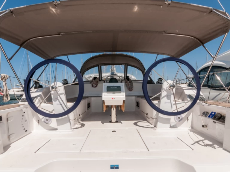 Bavaria Cruiser 46 a louer à Álimos