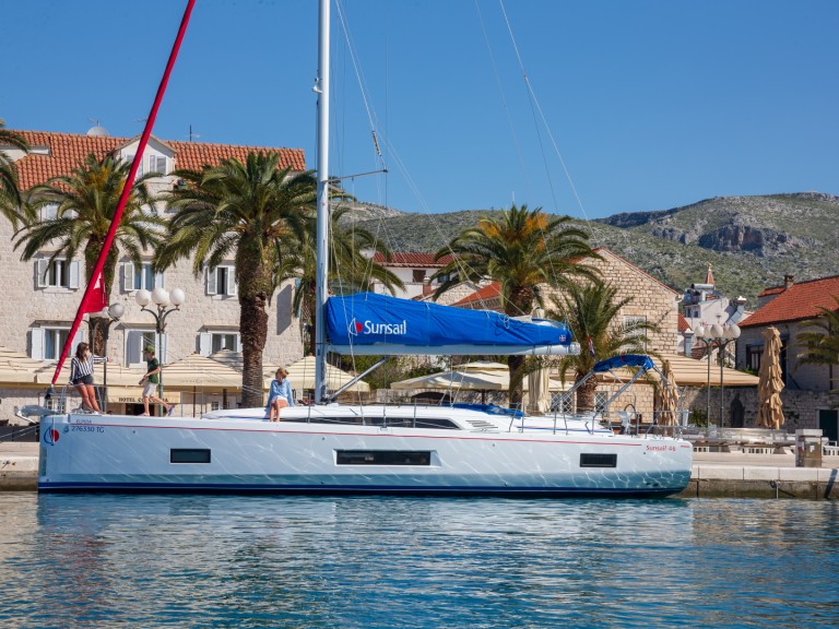 Bénéteau Oceanis 461/3/3 a louer à Le Pirée
