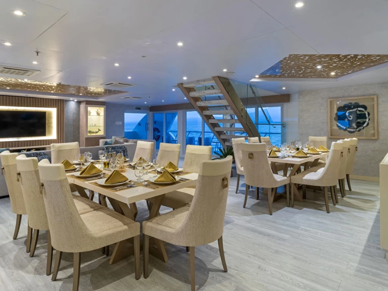 Louez un  Power Cat - Elite à Baltra Island