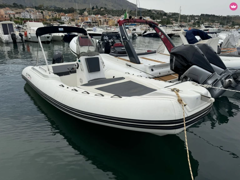 Semi-rigide à louer à Palerme au meilleur prix