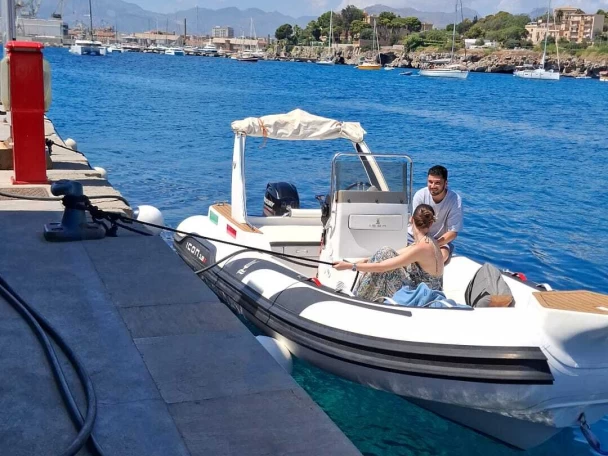 Louer Semi-rigide avec ou sans skipper icon à Palerme