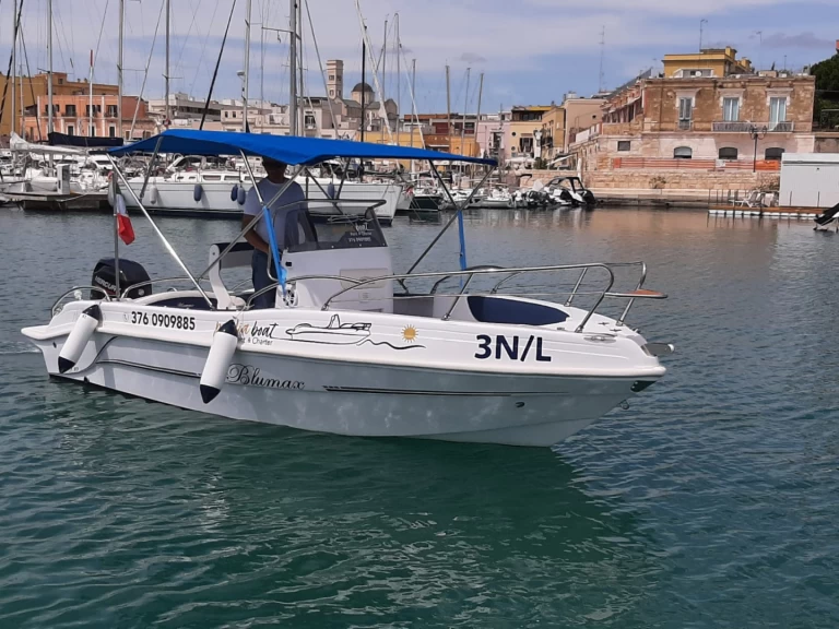 Bateau à moteur à louer à Bisceglie au meilleur prix