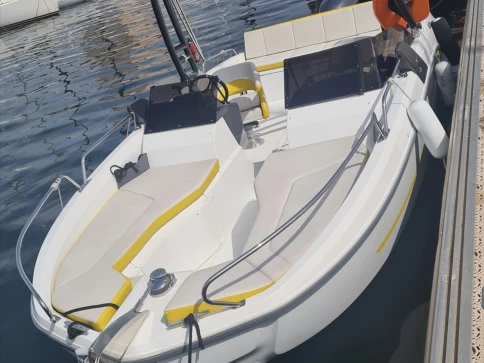 Louer Bateau à moteur avec ou sans skipper Bénéteau à Marseille