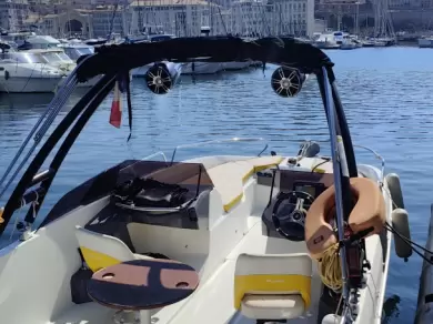 Location Bateau à moteur Bénéteau avec permis