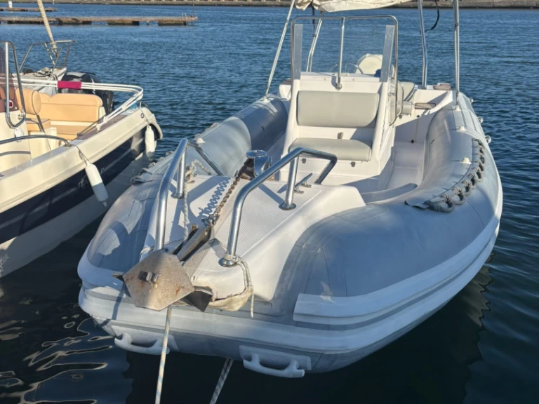 Location Semi-rigide à Cagliari - Sacs Madras 750