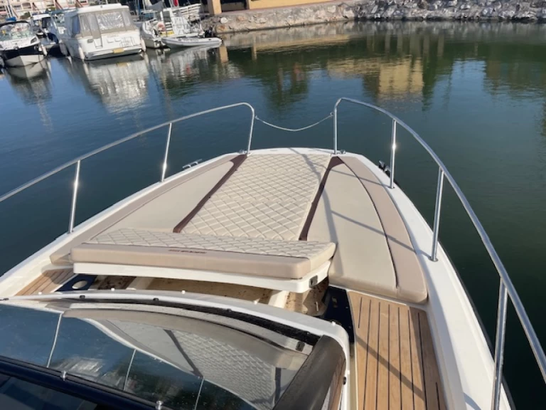 Quicksilver Activ 875 Sundeck a louer à Bormes-les-Mimosas