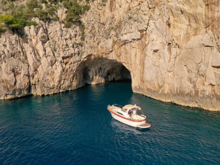 Louez un Mimi Libeccio 850 Sport à Sorrento