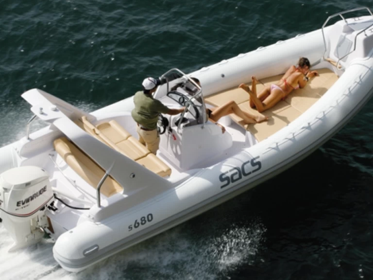 Location bateau Kornić pas cher Sacs 680