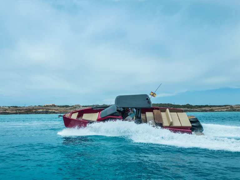 Louer Bateau à moteur avec ou sans skipper Nuva à Santa Eulària des Riu