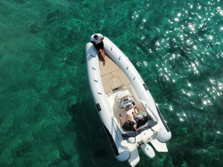 Louer Semi-rigide avec ou sans skipper Kardis à Porto Rotondo