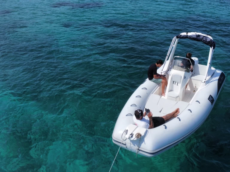 Location bateau Kardis Kardis Fox 570 à Porto Rotondo sur Samboat