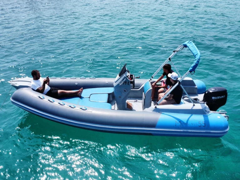 Semi-rigide à louer à Porto Rotondo au meilleur prix